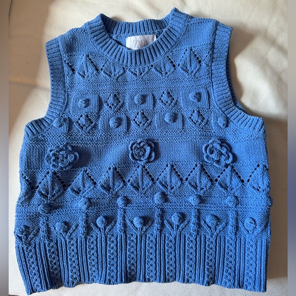 Blue knit vest, used once, as new. - Picture 1 of 2